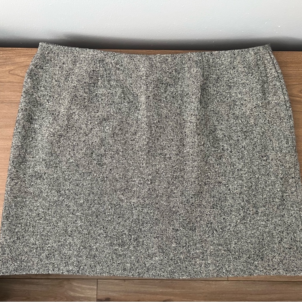 VTG- Old Navy Gray Mini Skirt with Full Front Zipper - Picture 3 of 3